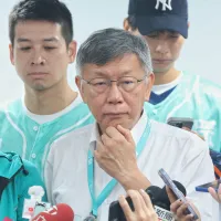 民眾黨創黨主席柯文哲(中)一審被重判17年,為了迎戰二審,柯文哲律師團走馬換將,背水一戰。(資料照,顏麟宇攝) 民眾黨創黨主席柯文哲(中)一審被重判17年,為了迎戰二審,柯文哲律師團走馬換將,背水一戰。(資料照,顏麟宇攝)