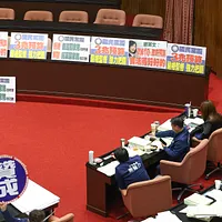 20250121-立法院21日持續進行中央政府總預算案審查表決,國民黨團針對提案表示贊成。(顏麟宇攝) 20250121-立法院21日持續進行中央政府總預算案審查表決,國民黨團針對提案表示贊成。(顏麟宇攝)