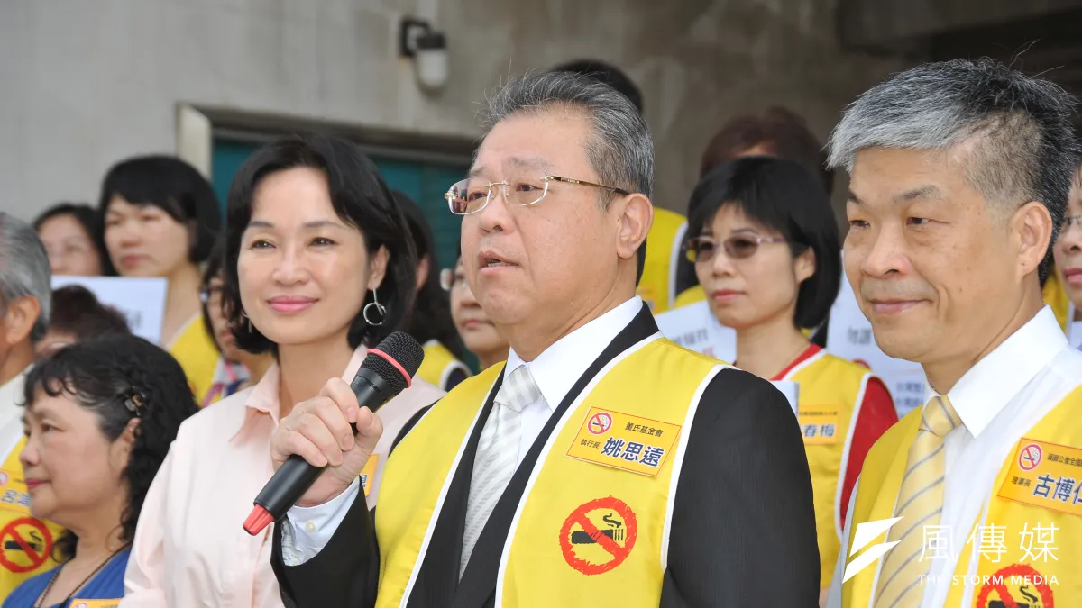 據傳菸商近日推出一款類似電子煙的「電熱式菸品」,並即將在台灣販售,對此董氏基金會執行長姚思遠表示,現行《菸害防制法》已超過10年沒修正,呼籲政府不應貿然開放。(資料照,甘岱民攝)