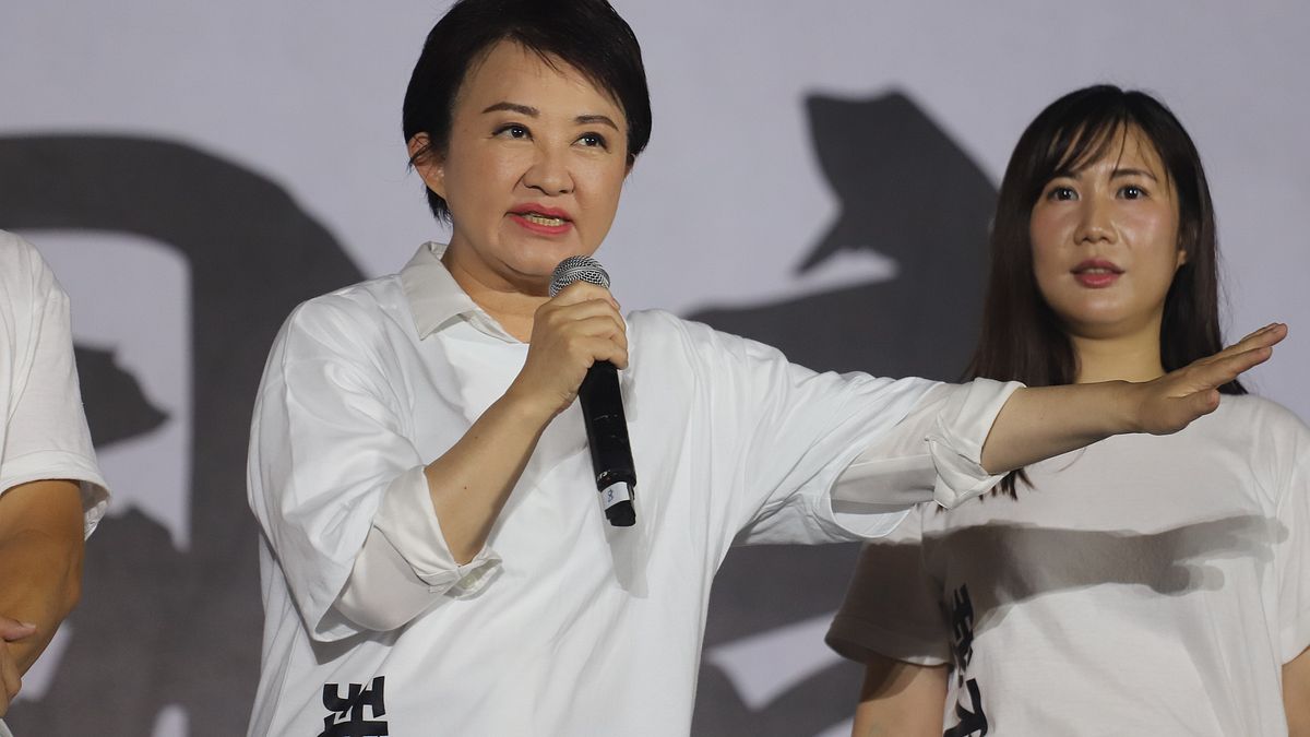 台中市長の盧秀燕氏が国民党党主席選挙への立候補を放棄し、今は党内の激しい争いを見るばかりである。写真は盧秀燕氏が国民党凱道「同意しない解任」選挙前夜に参加した際の様子。(写真/陳品佑撮影) 台中市長の盧秀燕氏が国民党党主席選挙への立候補を放棄し、今は党内の激しい争いを見るばかりである。写真は盧秀燕氏が国民党凱道「同意しない解任」選挙前夜に参加した際の様子。(写真/陳品佑撮影)