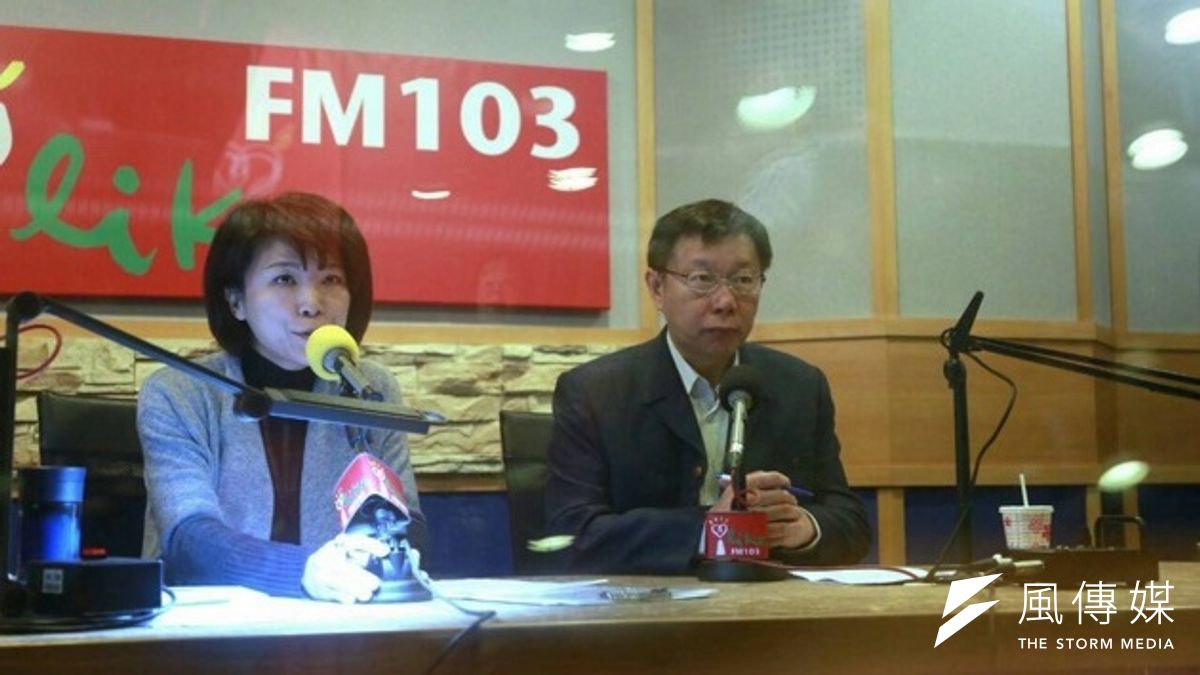 台北市長候選人柯文哲13日接受廣播節目「蘭萱時間」專訪,對姚立明表示柯將拿下80萬票勝選,柯表示,他是加護病房醫師,病人還沒有出院前都不一定算過關。(柯文哲辦公室提供) 台北市長候選人柯文哲13日接受廣播節目「蘭萱時間」專訪,對姚立明表示柯將拿下80萬票勝選,柯表示,他是加護病房醫師,病人還沒有出院前都不一定算過關。(柯文哲辦公室提供)