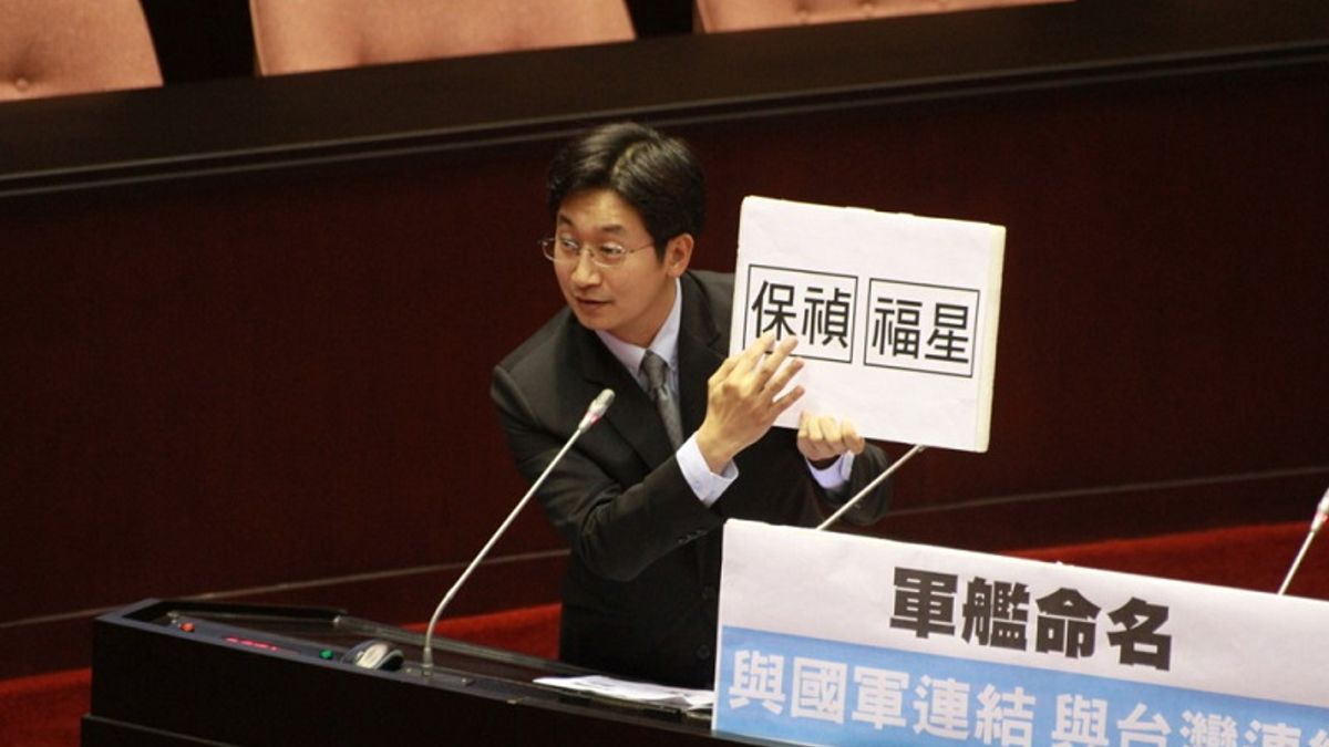 民進黨立委蔡適應要求國防部對軍艦命名要與海軍連結更深。(翻攝立院直播畫面) 民進黨立委蔡適應要求國防部對軍艦命名要與海軍連結更深。(翻攝立院直播畫面)