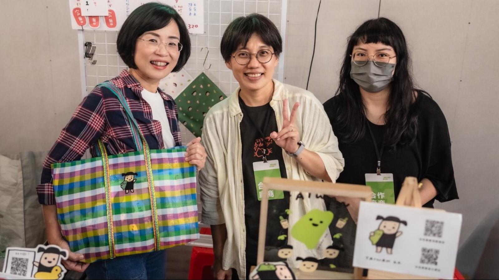 蘇巧慧《夜市人聲》吸引逾2000人次 募款小物3小時搶購一空