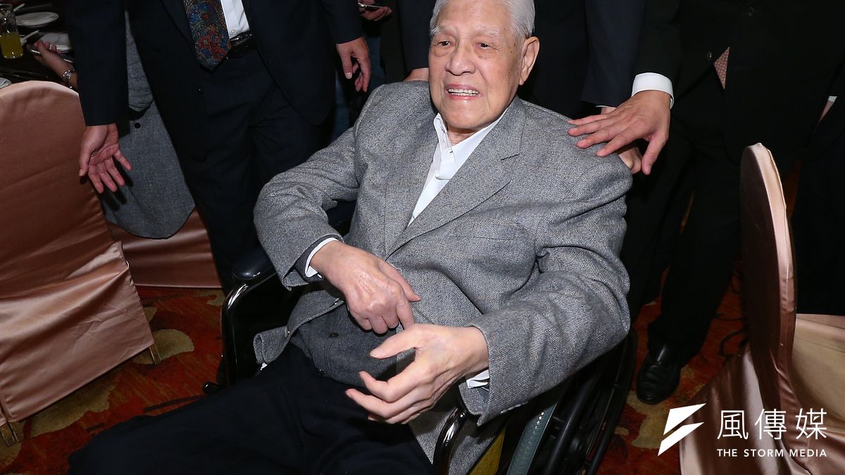 日本《產經新聞》連載《李登輝秘錄》11日報導,前總統李登輝(見圖)1999年7月9日接受德媒採訪時提出「兩國論」,未事先知會美國,美國擔心李登輝這項發言會誘使中國對台動武。(資料照,顏麟宇攝) 日本《產經新聞》連載《李登輝秘錄》11日報導,前總統李登輝(見圖)1999年7月9日接受德媒採訪時提出「兩國論」,未事先知會美國,美國擔心李登輝這項發言會誘使中國對台動武。(資料照,顏麟宇攝)