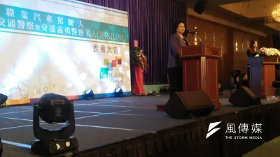「高雄市106年優良職業汽車駕駛人、績優交通警察暨交通義勇警察表揚大會」21日表揚60位績優交警、義交及優良駕駛。(圖/龔傑森攝)