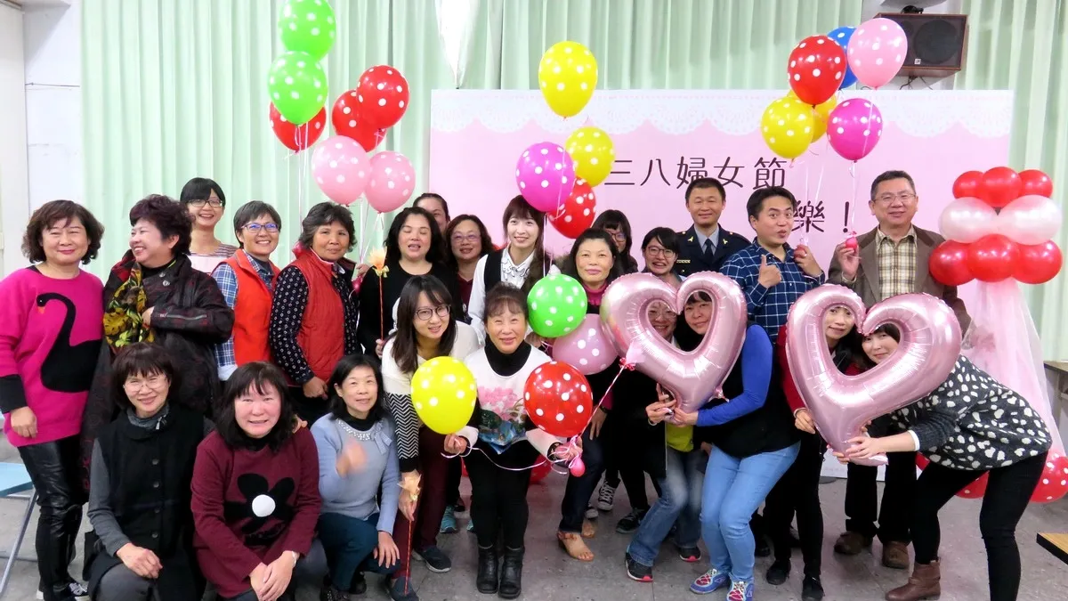 三八婦女節 竹山分局向女性同仁祝賀贈花