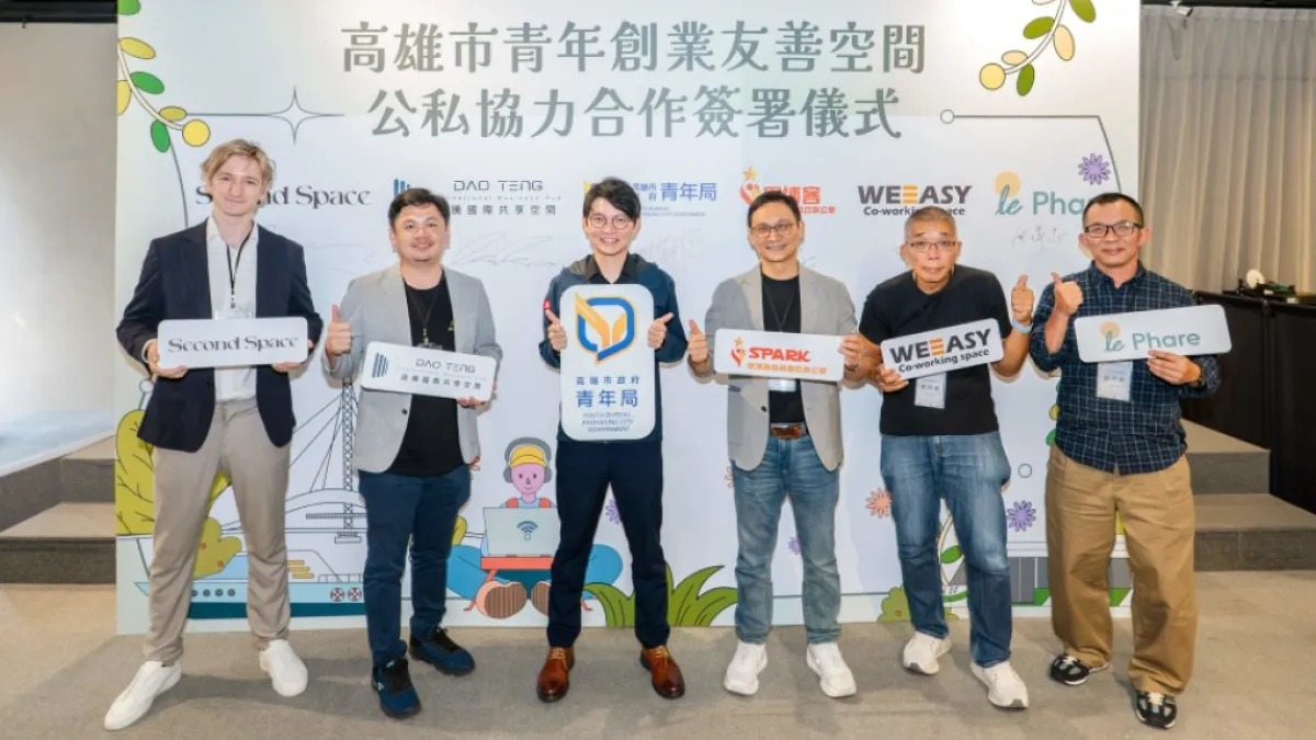 青年局長林楷軒(左三)與5家青年創業友善空間業者代表共同簽署合作備忘錄,期盼透過公私協力串聯民間資源,打造更完善的青年創業生態系。(圖/高雄市青年局提供)