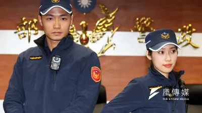 2019年4月18日全國警察同步大換裝,新式的藏青色警便服,強調機能性、延展性,這也是睽違30年的制服換裝。(蘇仲泓攝)