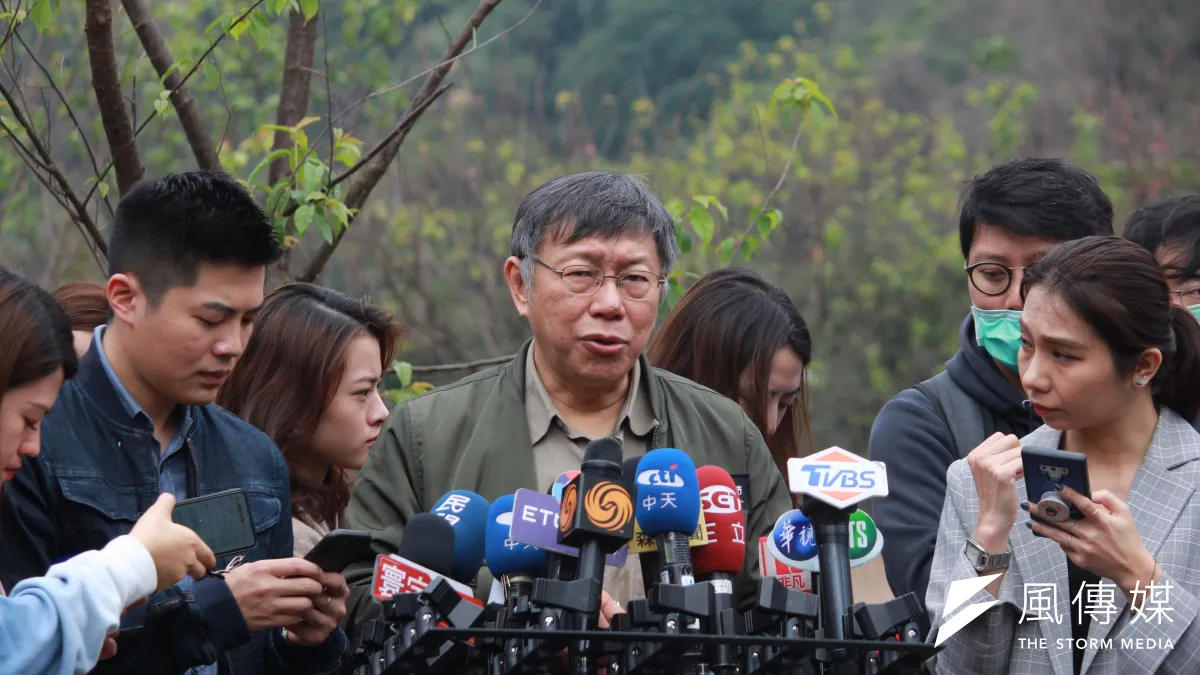 台北市長柯文哲今早參加陽明山花季開幕記者會,會前受訪。(方炳超攝)