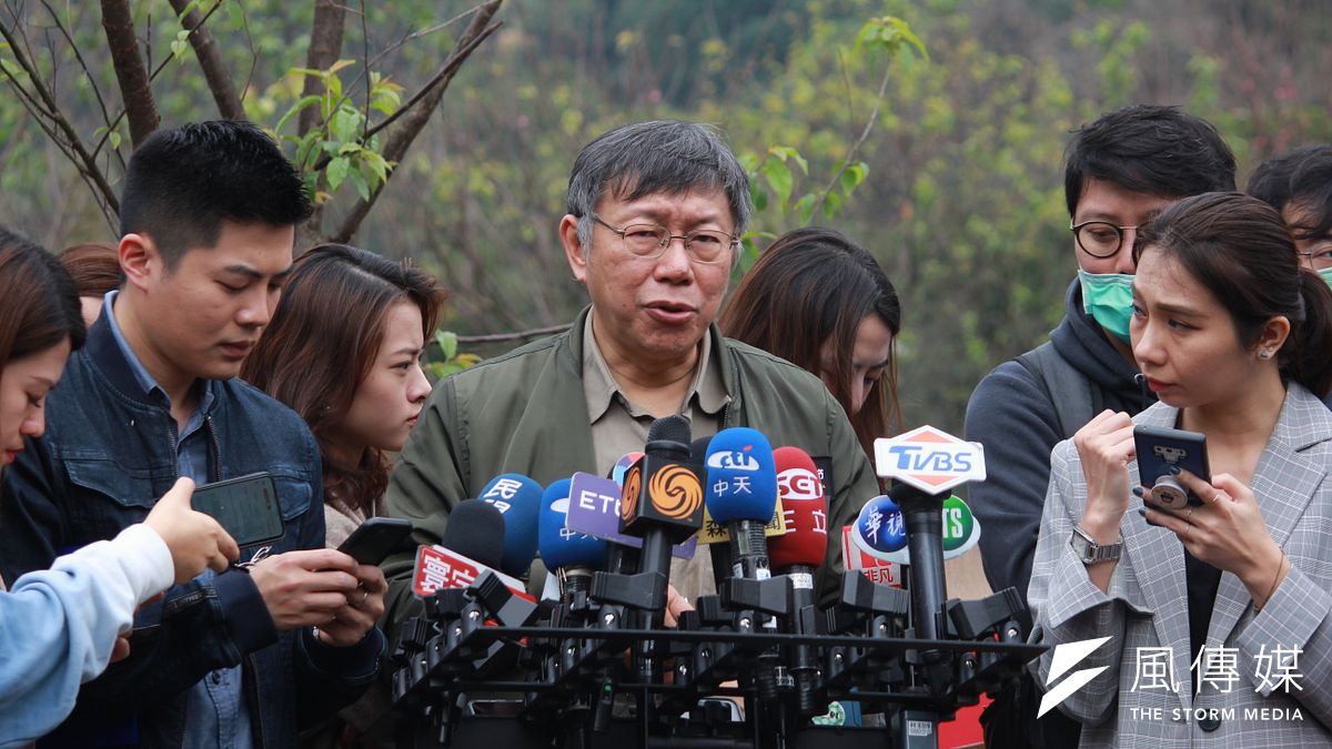 台北市長柯文哲今早參加陽明山花季開幕記者會,會前受訪。(方炳超攝) 台北市長柯文哲今早參加陽明山花季開幕記者會,會前受訪。(方炳超攝)