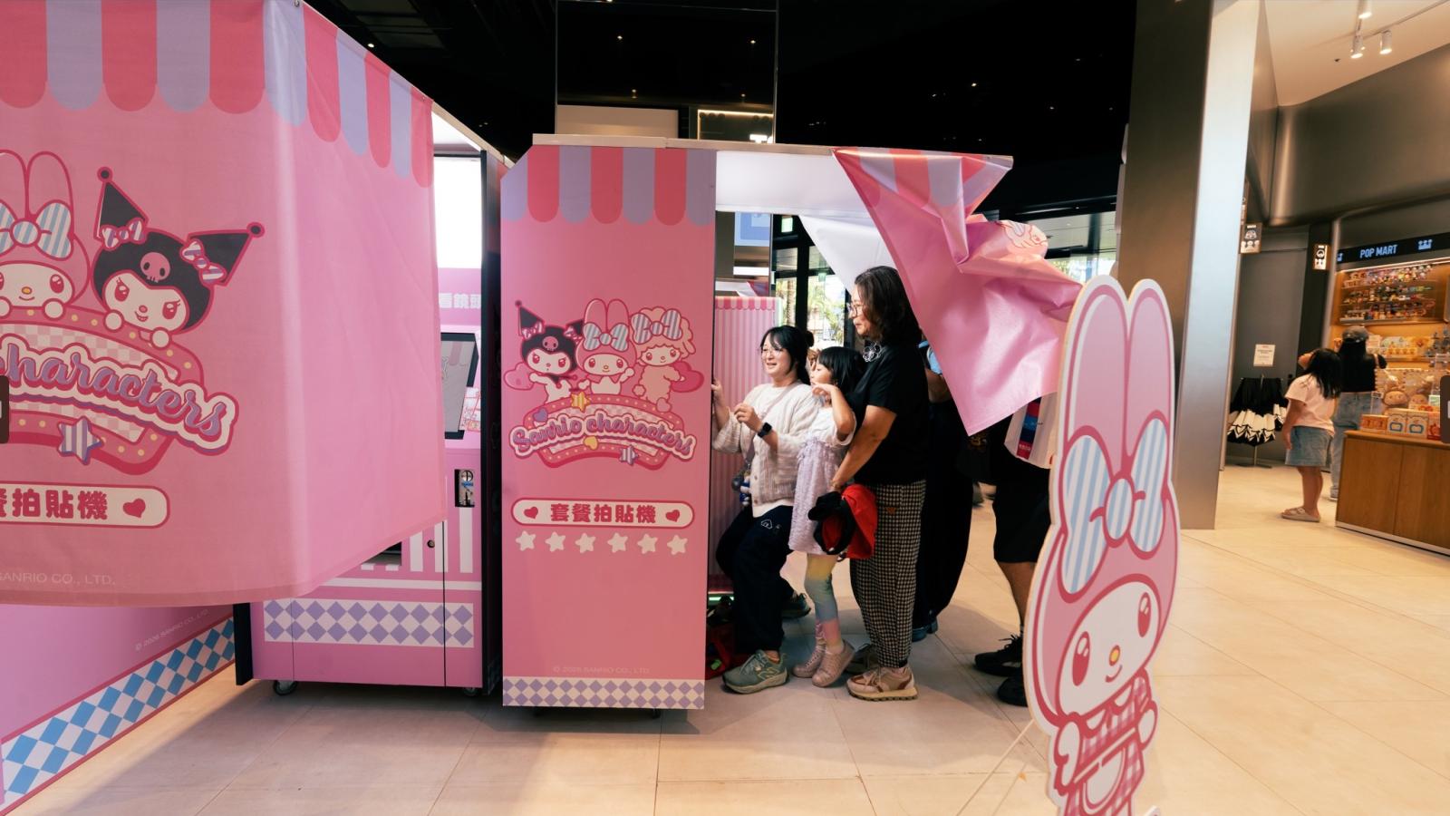 萌翻台南!三麗鷗復古快閃店登場 限定抽卡機搶攻粉絲心