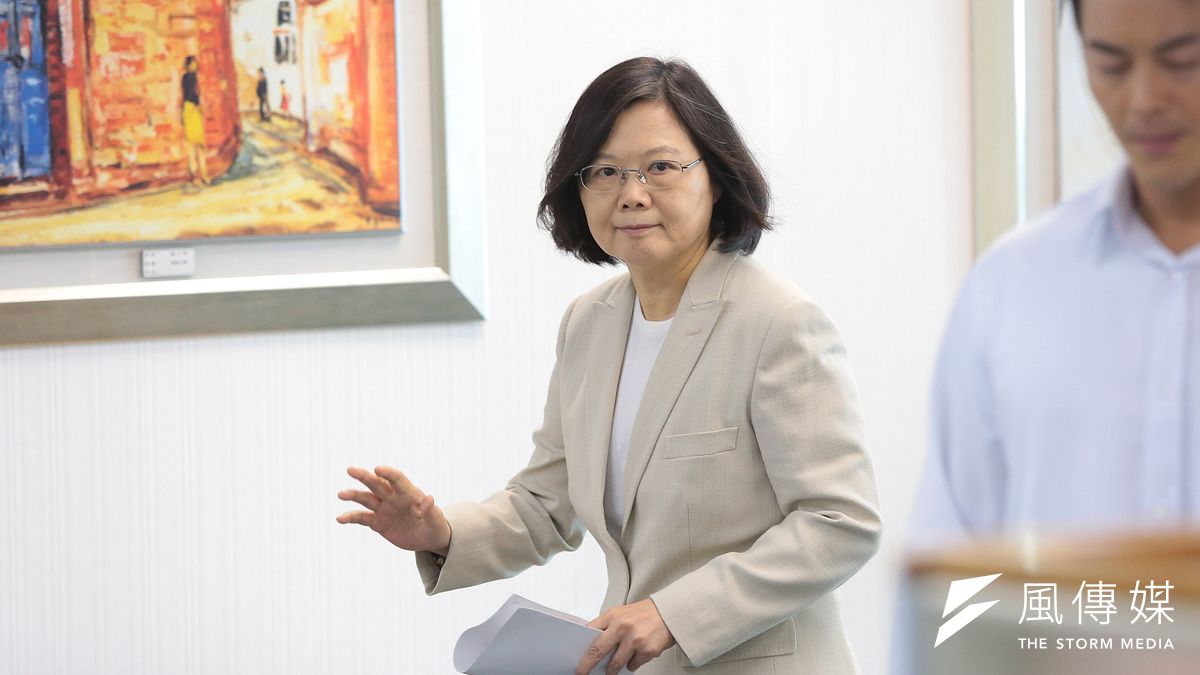 總統蔡英文21日出席民進黨中常會,就聖多美普林西比與我斷交之事表示,外部的挑戰越強,國內的合作更要緊。(顏麟宇攝) 總統蔡英文21日出席民進黨中常會,就聖多美普林西比與我斷交之事表示,外部的挑戰越強,國內的合作更要緊。(顏麟宇攝)