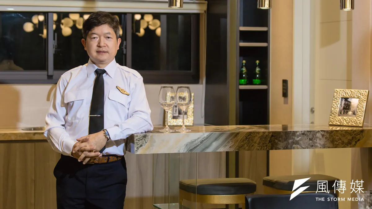 蔡明仁醫師同時是個專業的飛行員,兼具兩種身份的他對「家」有其獨特的要求。(圖/林世文攝) 蔡明仁醫師同時是個專業的飛行員,兼具兩種身份的他對「家」有其獨特的要求。(圖/林世文攝)