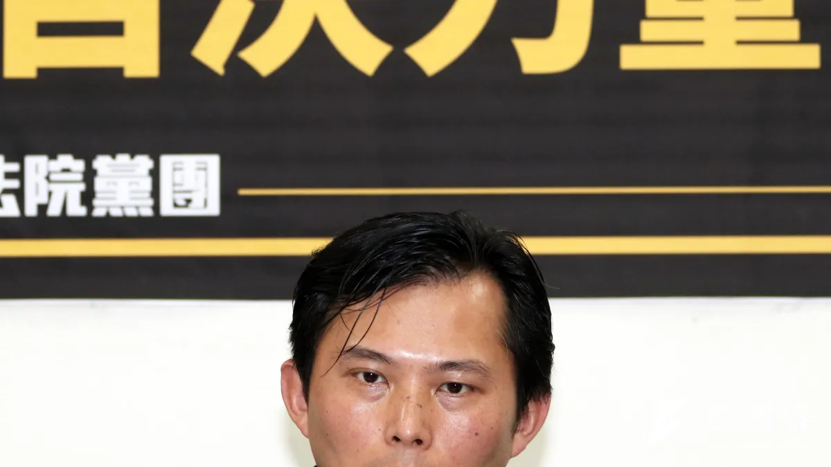時代力量3日召開記者會,對於中國國台辦稱「時代眾志、自決力量:台港論壇」是台獨結合港獨勢力分裂國家,黃國昌表示這反映中國本身對民主的恐懼。(蘇仲泓攝)
