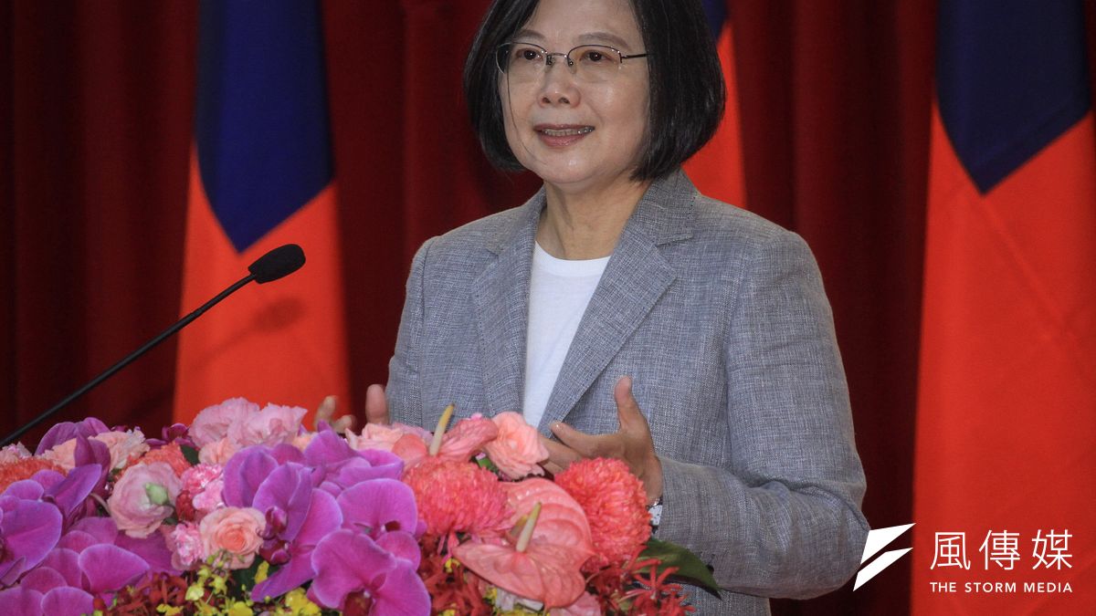 作者指出,我對深受去中洗腦卻自以為跳脫藍綠的太陽花世代毫無信心,綠營媒體和鐵票更是無可撼動。圖為總統蔡英文。(資料照,蔡親傑攝) 作者指出,我對深受去中洗腦卻自以為跳脫藍綠的太陽花世代毫無信心,綠營媒體和鐵票更是無可撼動。圖為總統蔡英文。(資料照,蔡親傑攝)