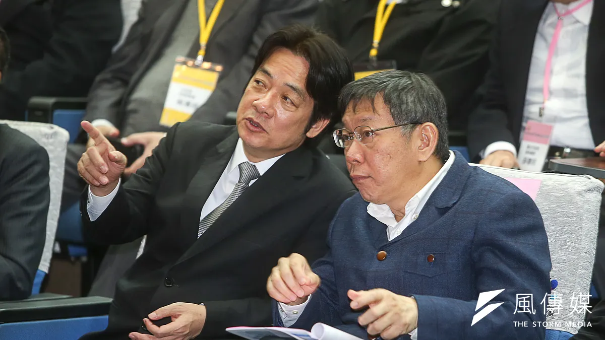 権力闘争により「賴医師」と「柯医師」は敵対関係となった。写真は行政院長時代の賴清德と台北市長時代の柯文哲。(資料写真、陳明仁撮影) 権力闘争により「賴医師」と「柯医師」は敵対関係となった。写真は行政院長時代の賴清德と台北市長時代の柯文哲。(資料写真、陳明仁撮影)