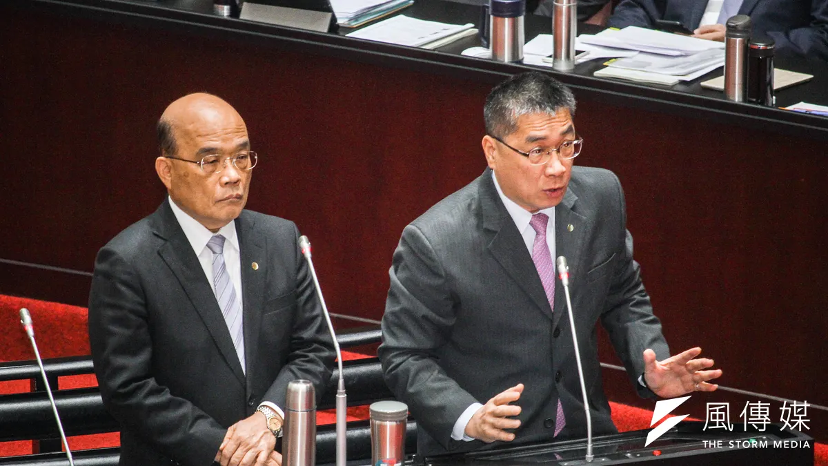 內政部長徐國勇將警政署長陳家欽移送司法的動作,將他與行政院長蘇貞昌不合的傳聞檯面化。 (資料照片,蔡親傑攝) 內政部長徐國勇將警政署長陳家欽移送司法的動作,將他與行政院長蘇貞昌不合的傳聞檯面化。 (資料照片,蔡親傑攝)