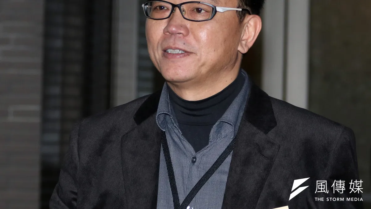 日前遭爆涉及掩護特定公司取得政府標案,文化總會秘書長林錦昌(右)已向總統蔡英文請辭明志。(資料照,蘇仲泓攝)。