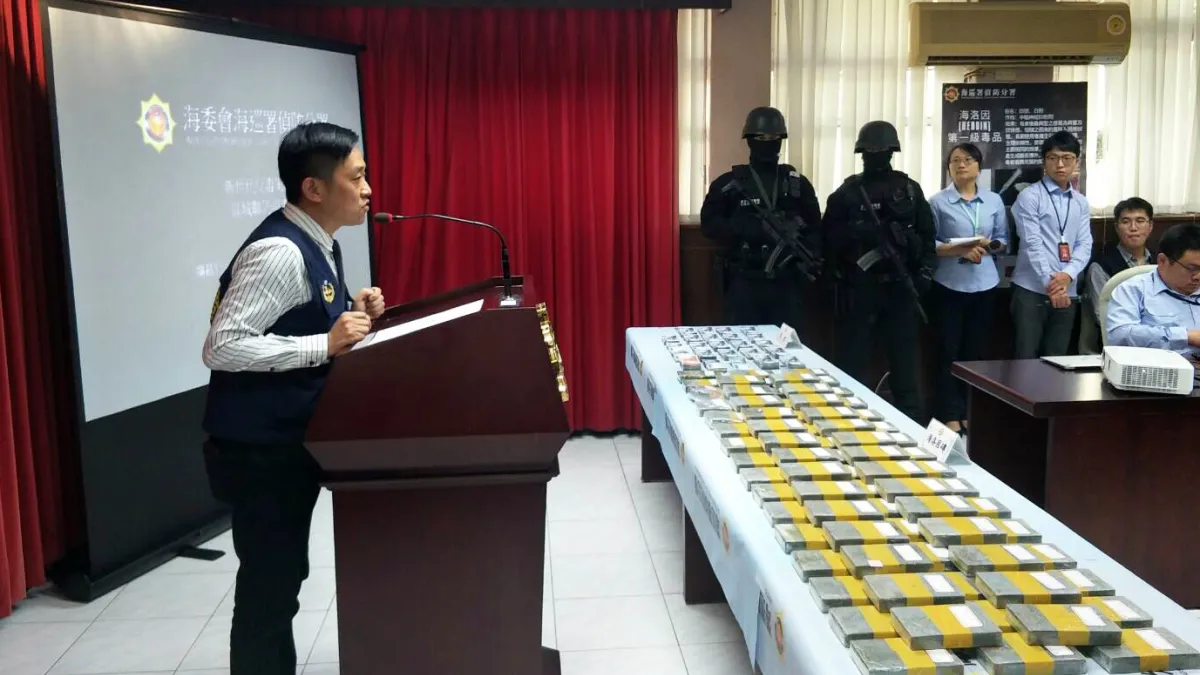 海委會海巡署偵防分署台北查緝隊、台北市警察局萬華分局會同多個單位,近日查獲泰國籍主嫌SREENACK、台籍高姓犯嫌2人到案。(海巡署提供)