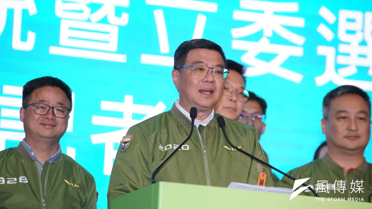 民進黨主席卓榮泰(中)今天受訪時表態,自己希望黨部人事儘早定下來。(資料照,盧逸峰攝)