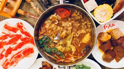 麻辣火鍋大口吃肉、滑嫩鴨血入喉的爽感,就算是夏天也讓人無法抗拒!(圖/紅九九提供)