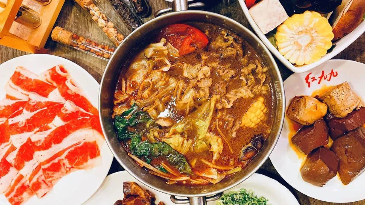 麻辣火鍋大口吃肉、滑嫩鴨血入喉的爽感,就算是夏天也讓人無法抗拒!(圖/紅九九提供)