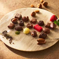 メリーチョコレートの看板商品「ファンシーチョコレート」が、新作4種を加えて全15種類にリニューアル。10月1日から全国で発売開始。(写真/メリーチョコレート提供) メリーチョコレートの看板商品「ファンシーチョコレート」が、新作4種を加えて全15種類にリニューアル。10月1日から全国で発売開始。(写真/メリーチョコレート提供)