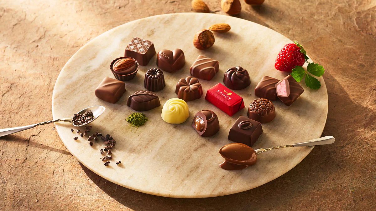 メリーチョコレートの看板商品「ファンシーチョコレート」が、新作4種を加えて全15種類にリニューアル。10月1日から全国で発売開始。(写真/メリーチョコレート提供) メリーチョコレートの看板商品「ファンシーチョコレート」が、新作4種を加えて全15種類にリニューアル。10月1日から全国で発売開始。(写真/メリーチョコレート提供)
