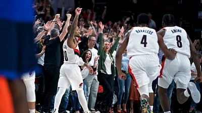 里拉德飆進絕殺三分球,全場狂轟50分也幫助拓荒者順利晉級。 (美聯社)