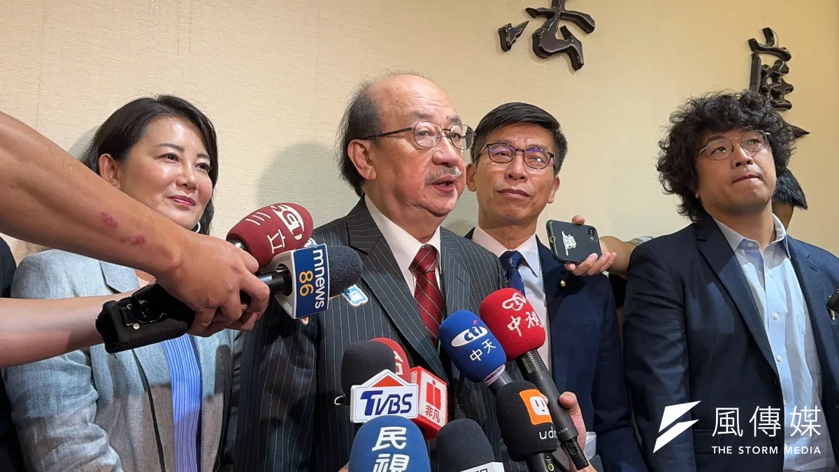 韓國瑜14日召集朝野協商,民進黨團總召柯建銘(中)罕見缺席。(資料照,賴慧津攝)