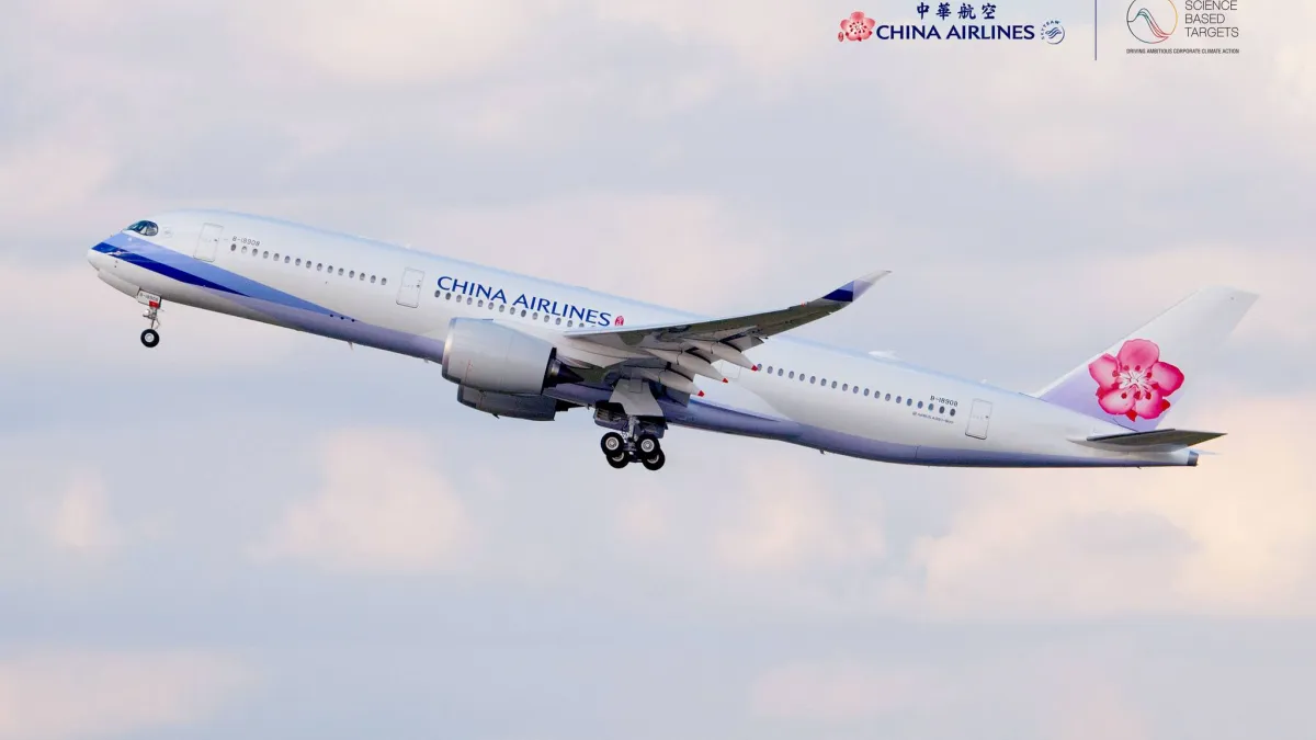 華航商務艙驚傳性騷擾事件!(圖/翻攝自FB/China Airlines 中華航空)