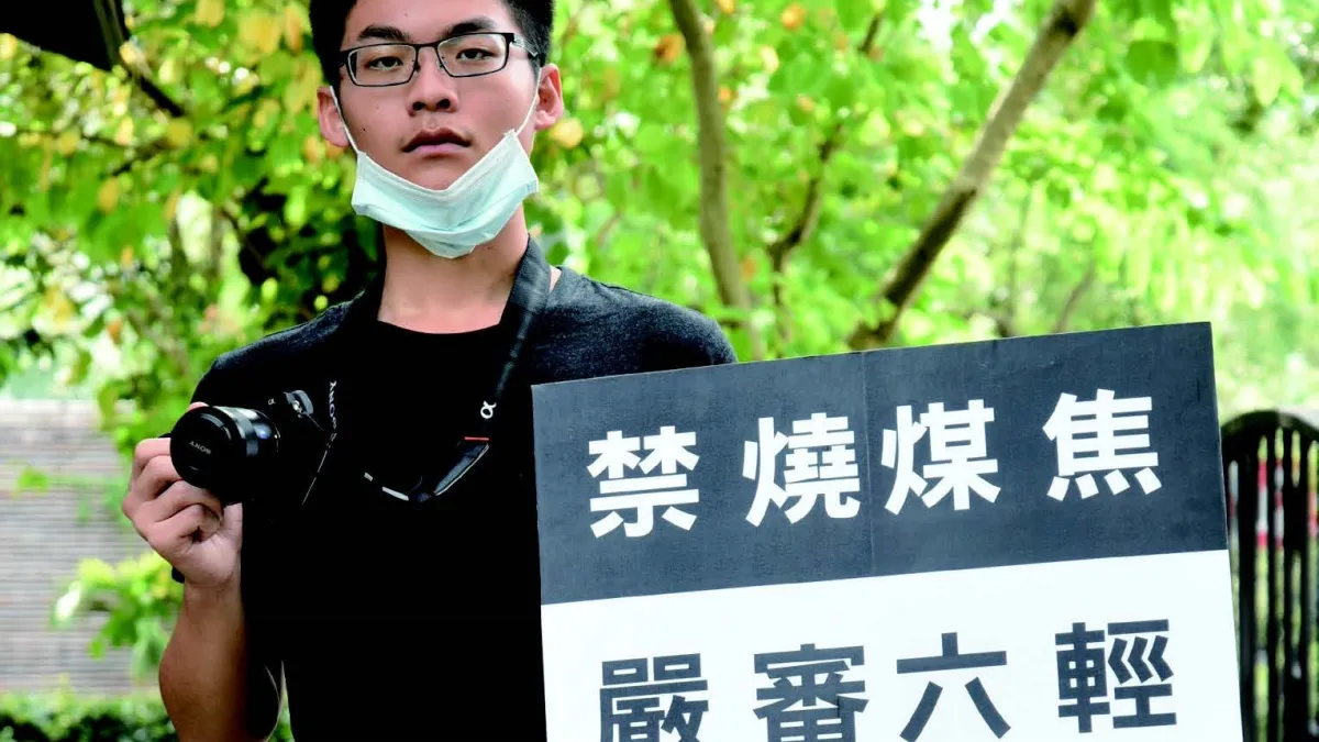 年僅十七歲的紀錄片導演楊曜禎靠自己的力量,用紀錄片保衛大自然與民眾的健康,向世界發聲。(圖/青春共和國)