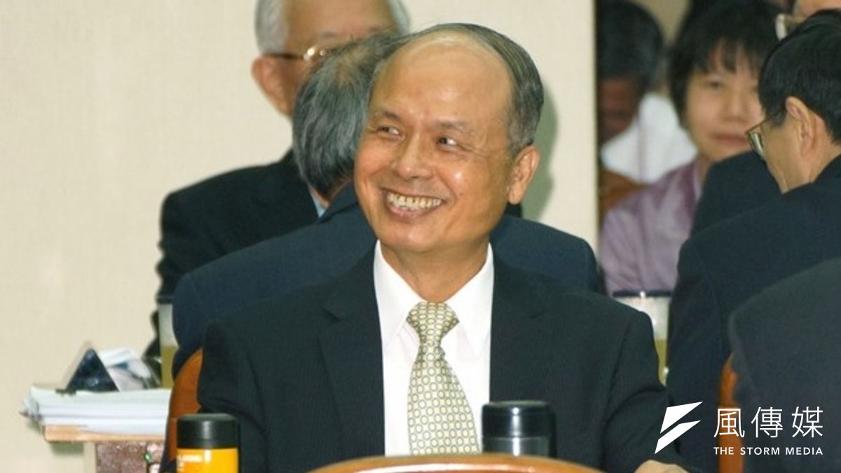 財政部長張盛和29日上午接受媒體訪問時透露,其實在28日中午12點多,就「有人」告訴他魏應交要請辭的消息。(蘇仲泓攝) 財政部長張盛和29日上午接受媒體訪問時透露,其實在28日中午12點多,就「有人」告訴他魏應交要請辭的消息。(蘇仲泓攝)