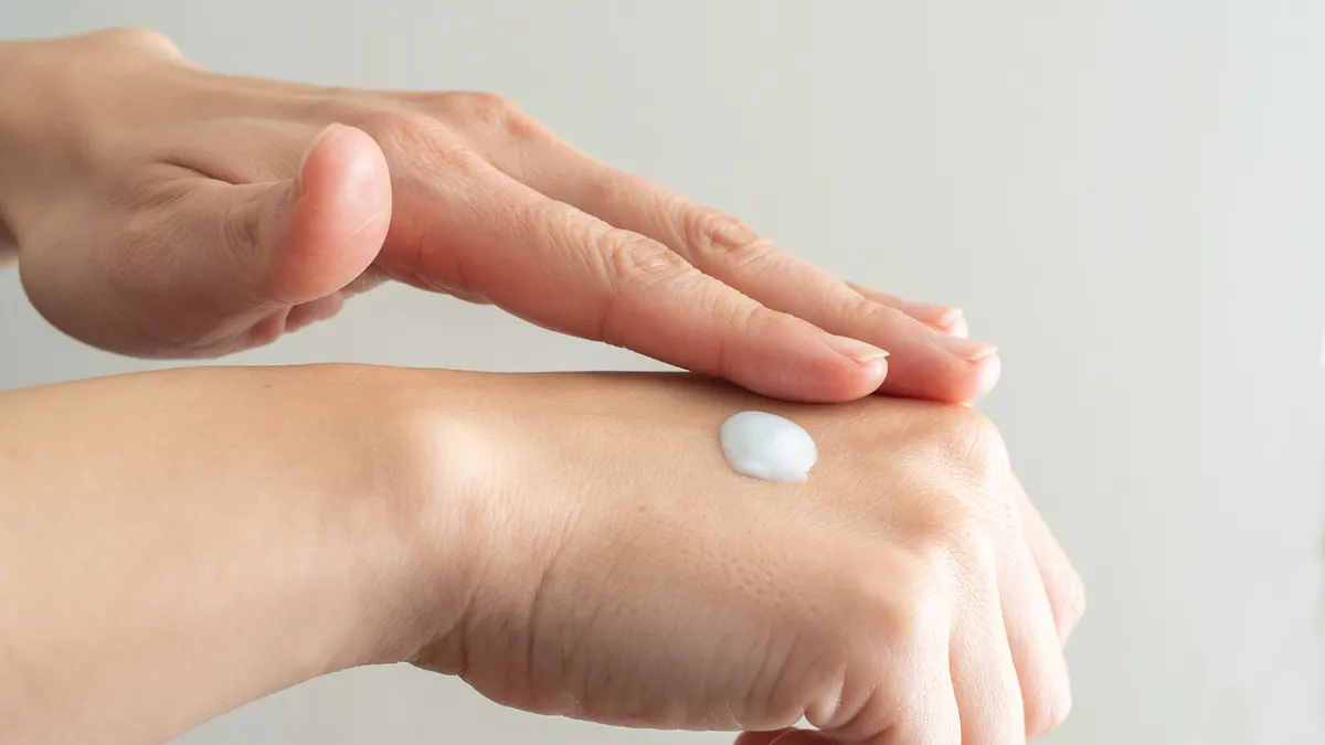 5款抗老、抗皺無酒精平價抗老乳霜,敏感肌也能放心使用!(示意圖/取自photo-ac) 5款抗老、抗皺無酒精平價抗老乳霜,敏感肌也能放心使用!(示意圖/取自photo-ac)