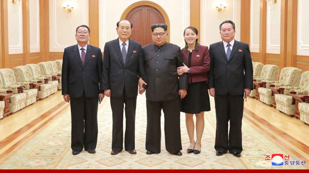 金永南、金與正等平昌冬奧高級別代表團成員,12日返回平壤向金正恩報告。(朝中社) 金永南、金與正等平昌冬奧高級別代表團成員,12日返回平壤向金正恩報告。(朝中社)