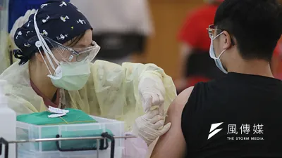 面對疫苗必須一打再打、卻仍可能確診新冠肺炎,部分民眾出現「疫苗疲乏」。示意圖(資料照,柯承惠攝)