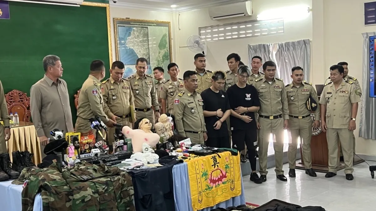 晚安小雞、阿鬧現身記者會。(圖/翻攝自《柬中時報》)