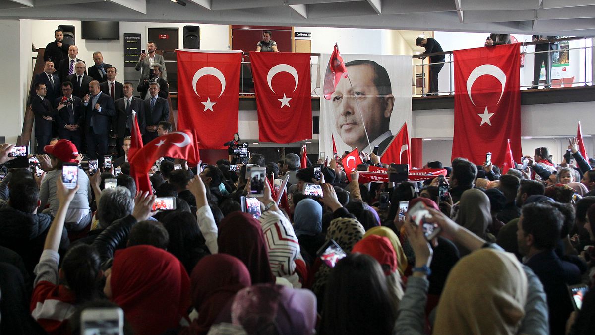 法國沒有禁止在東北城市梅斯舉辦的土耳其公投拉票活動(AP) 法國沒有禁止在東北城市梅斯舉辦的土耳其公投拉票活動(AP)