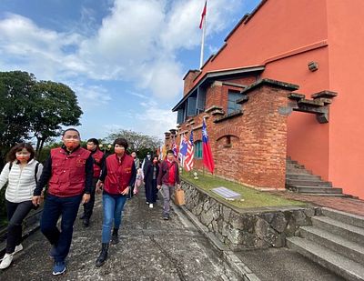 侯市長前往新北市熱門景點紅毛城視察。(圖/新北市政府提供) 侯市長前往新北市熱門景點紅毛城視察。(圖/新北市政府提供)