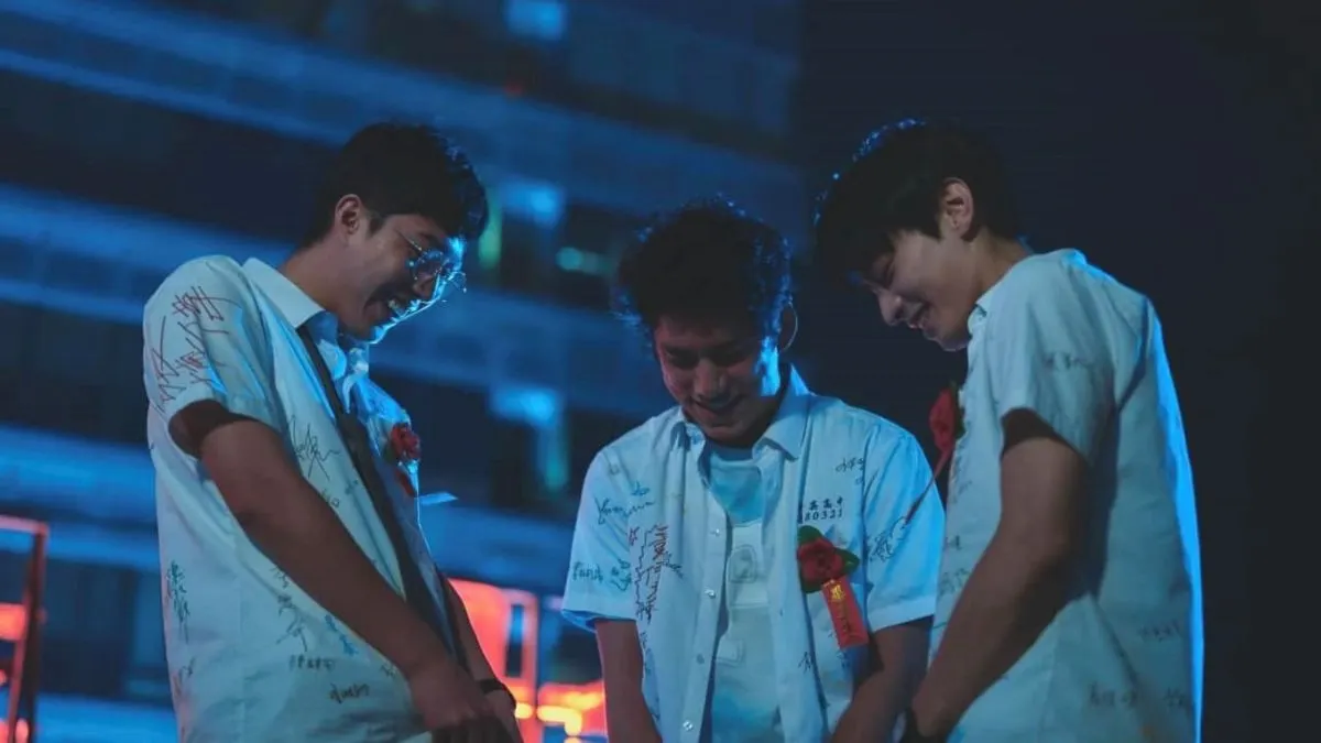 《黑的教育》講述三個剛高中畢業的青少年分享彼此揭露做過的惡行,卻引發後續一連串失控局面。全片片長僅77分鐘,節奏快狠準無冷場,劇情不乏探討多元議題。(圖/少女心文室提供) 《黑的教育》講述三個剛高中畢業的青少年分享彼此揭露做過的惡行,卻引發後續一連串失控局面。全片片長僅77分鐘,節奏快狠準無冷場,劇情不乏探討多元議題。(圖/少女心文室提供)