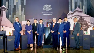左起依序為豐賀酒業總監潘安仁、NIKKA威士忌株式會社全球品牌大使楫恵美子 、專務董事佐藤郁夫 、盛豐行董事長黃志豐、NIKKA威士忌株式會社社長爲定一智、調和部門部長井関潤治、台灣區負責人小林伸之與全球事業戰略部經理古庄希,其中社長與調和部門部長是首次來到台灣。