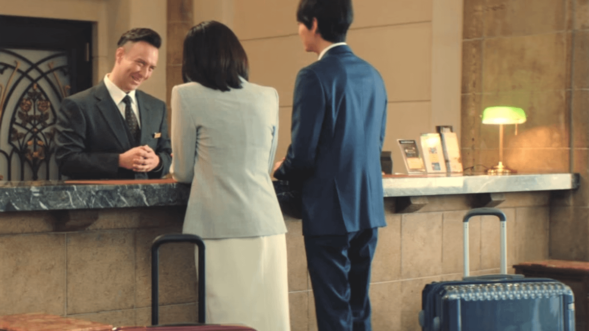 連假出國發現飯店的網路沒訊號、冷氣有霉味,你知道該怎麼跟櫃台講嗎?(圖/取自youtube) 連假出國發現飯店的網路沒訊號、冷氣有霉味,你知道該怎麼跟櫃台講嗎?(圖/取自youtube)