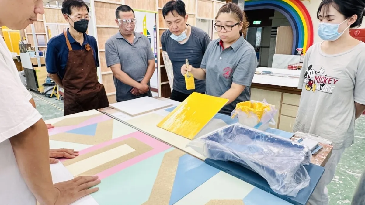 桃竹苗分署開辦建築裝修及漆作等職業訓練課程,透過專業師資實作教學,協助學員培養專業技能,提升就業競爭力。(圖/勞動力發展署桃竹苗分署提供)