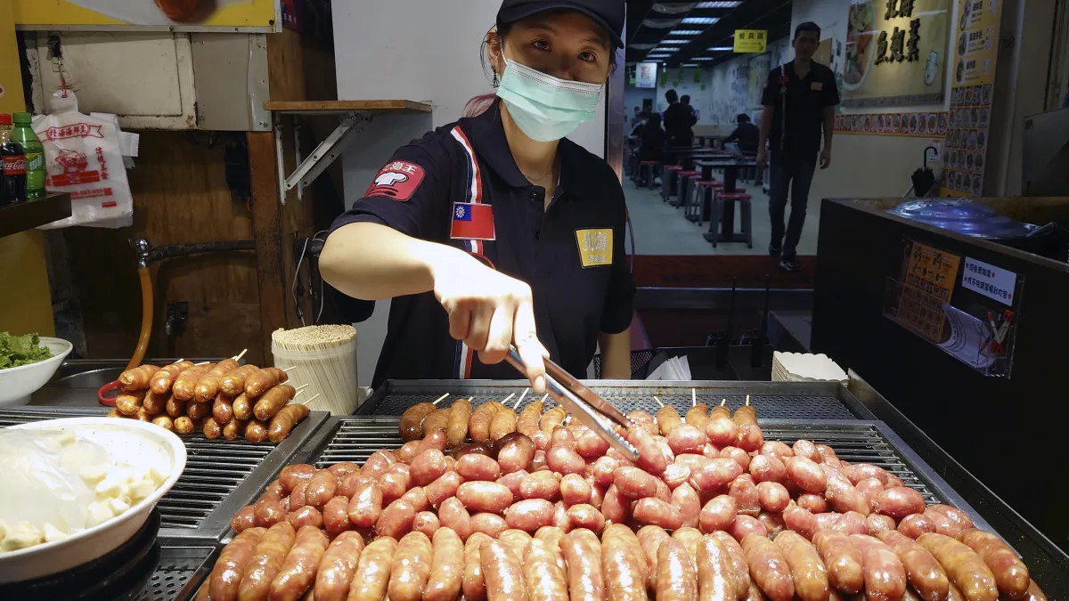 新冠肺炎疫情肆虐全球,台灣經濟表現堪稱一支獨秀。(美聯社)