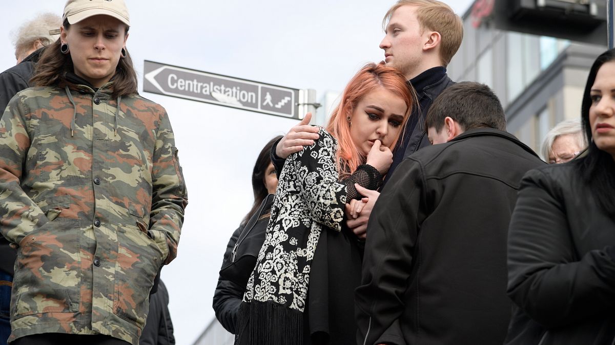 瑞典7日驚傳卡車恐怖攻擊,一輛卡車衝入首都斯德哥爾摩一家百貨公司,造成多人死傷(AP) 瑞典7日驚傳卡車恐怖攻擊,一輛卡車衝入首都斯德哥爾摩一家百貨公司,造成多人死傷(AP)