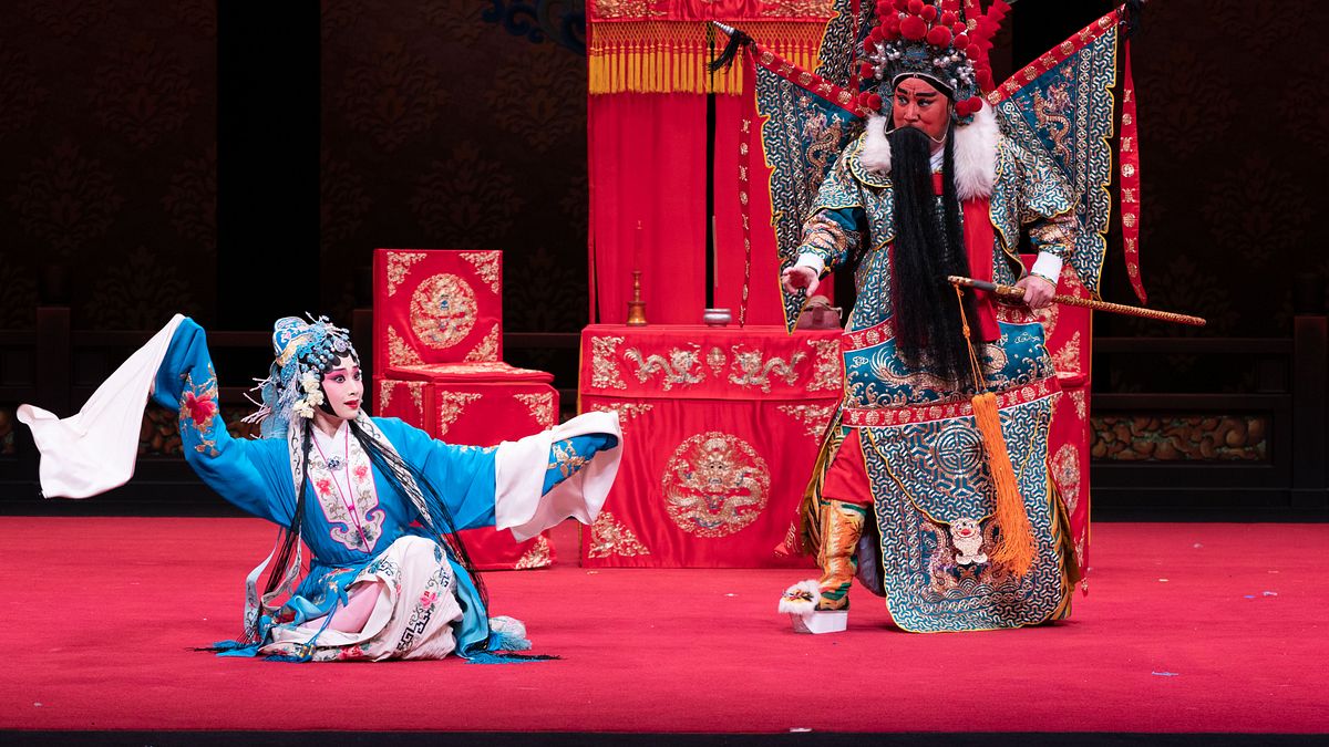 國光劇團重現的《斬經堂》中,老生唐文華飾演吳漢(右),青年旦角林庭瑜飾演蘭英公主(左)。(國光劇團提供) 國光劇團重現的《斬經堂》中,老生唐文華飾演吳漢(右),青年旦角林庭瑜飾演蘭英公主(左)。(國光劇團提供)