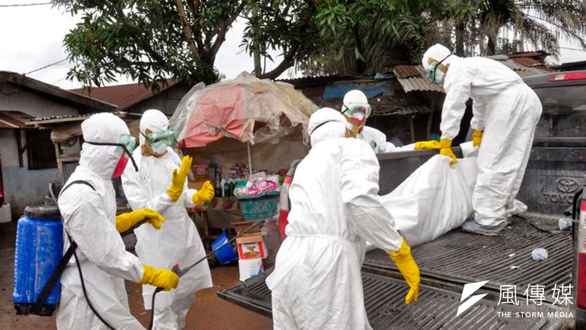 美國德州確診首宗境外移入伊波拉病毒感染案例,疾管署副署長周志浩表示,區域以上醫院將在1到2周組成伊波拉防疫團隊,每團隊約10多名醫護人力投入防疫。(美聯社) 美國德州確診首宗境外移入伊波拉病毒感染案例,疾管署副署長周志浩表示,區域以上醫院將在1到2周組成伊波拉防疫團隊,每團隊約10多名醫護人力投入防疫。(美聯社)