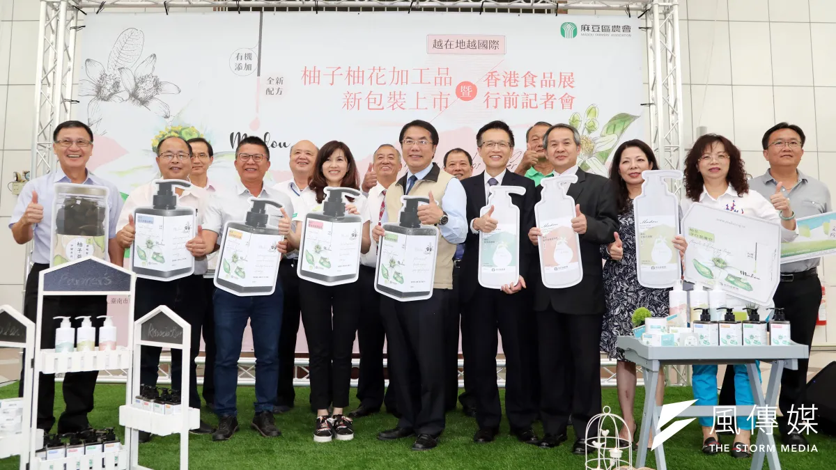 「2019香港國際食品展」即將在香港會議展覽中心盛大開幕,市長黃偉哲(中)特於行前勉勵展覽團隊。(圖/徐炳文攝)