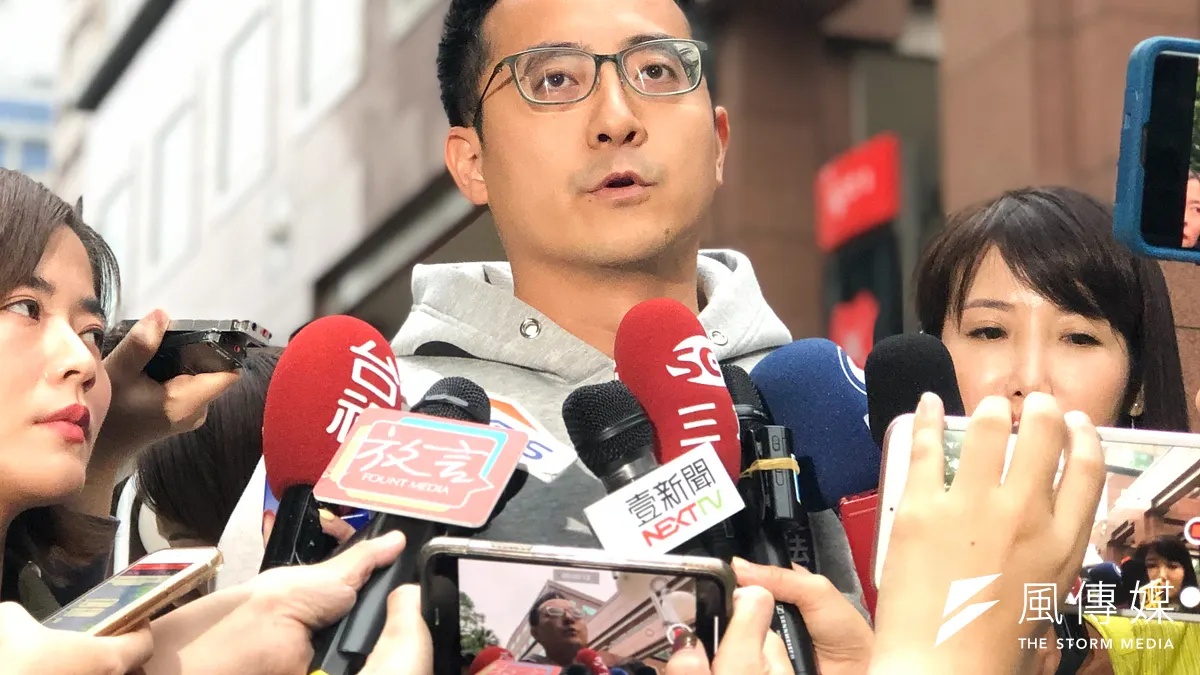 以無黨籍、郭家軍身分參選新北市土城三峽立委的前藍委李嘉進之子李縉穎,30日遭國民黨開除黨籍。李縉穎下午出面受訪時表示,他尊重國民黨決議,但也深表遺憾。(方炳超攝)