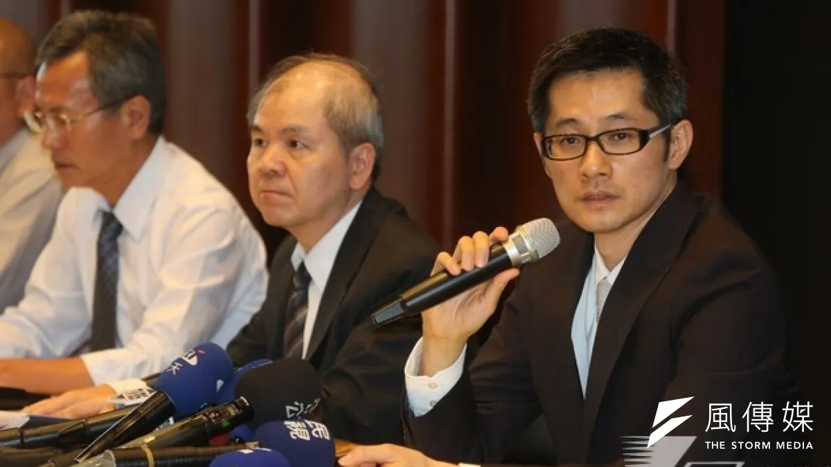 趙藤雄手上的3家投資公司,6年配了百億現金股利。圖為代理遠雄董事長的趙藤雄長子趙文嘉(右1)。(余志偉攝)